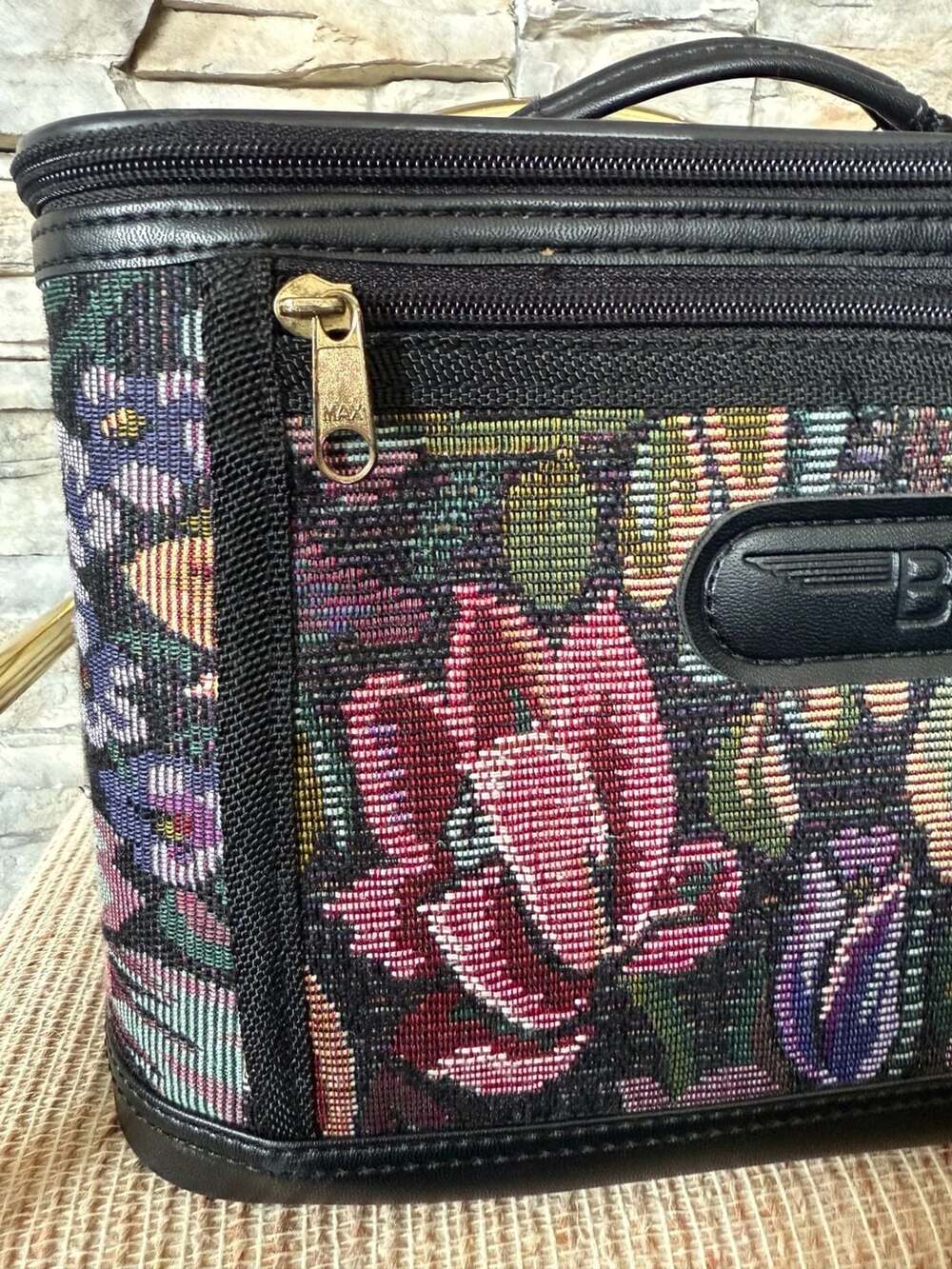 Vintage Bentley Floral Tapestry Makeup Train Case - Picture 3 of 8